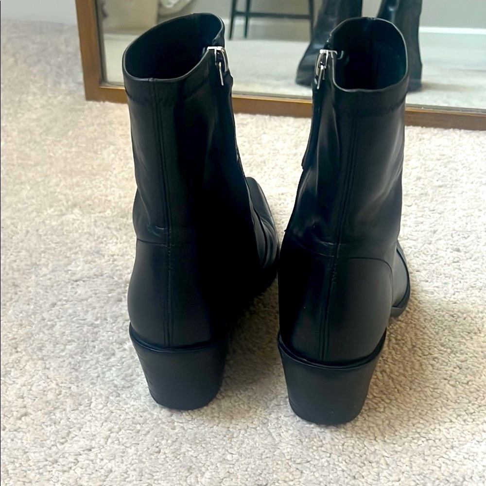 Elegant Black Leather Ankle Booties - Picture 3 of 4